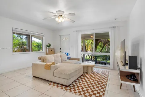220 NW 35th Ct, Oakland Park FL 33309