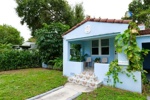 530 NW 46th St, Miami FL 33127