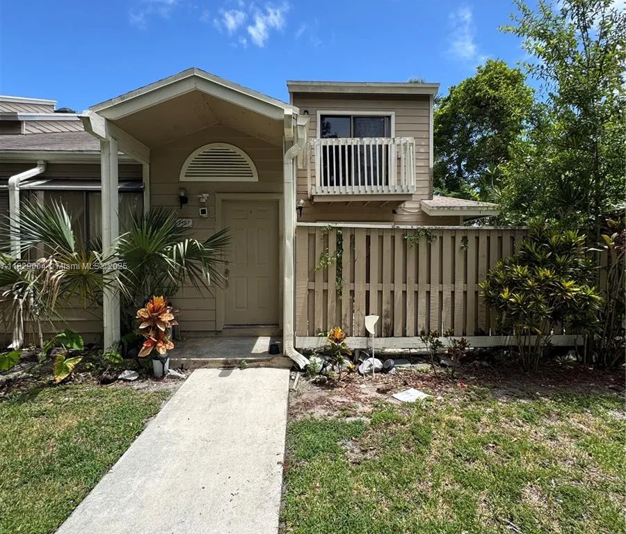 7157 Sportsmans Dr, North Lauderdale FL 33068