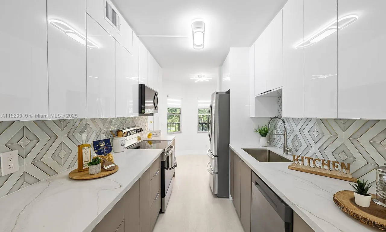 12501 SW 14th St # 313R, Pembroke Pines FL 33027