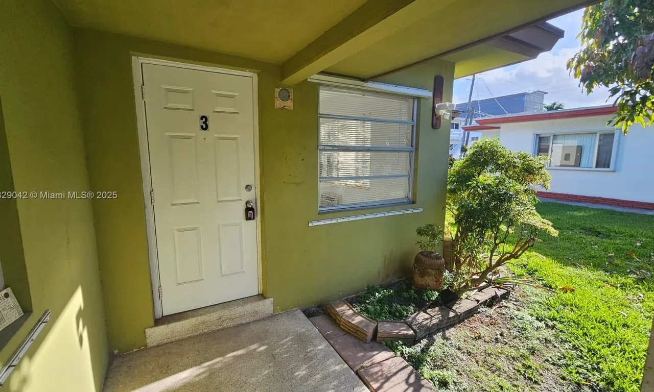 808 NE 10th St # 3, Hallandale Beach FL 33009