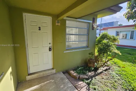 808 NE 10th St # 3, Hallandale Beach FL 33009