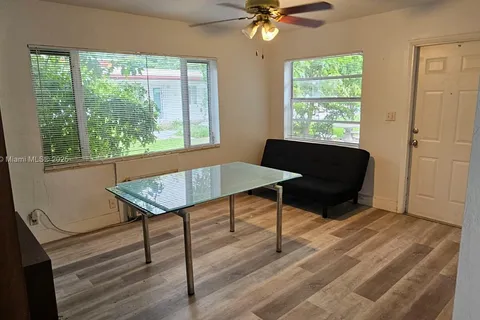 808 NE 10th St # 3, Hallandale Beach FL 33009