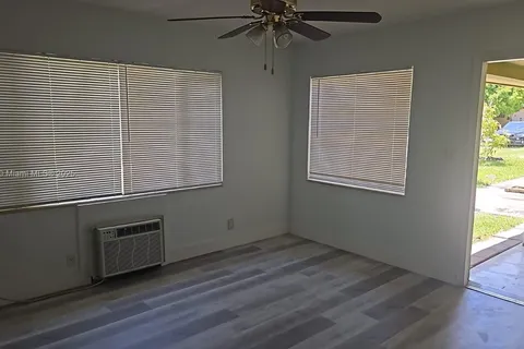 808 NE 10th St # 3, Hallandale Beach FL 33009