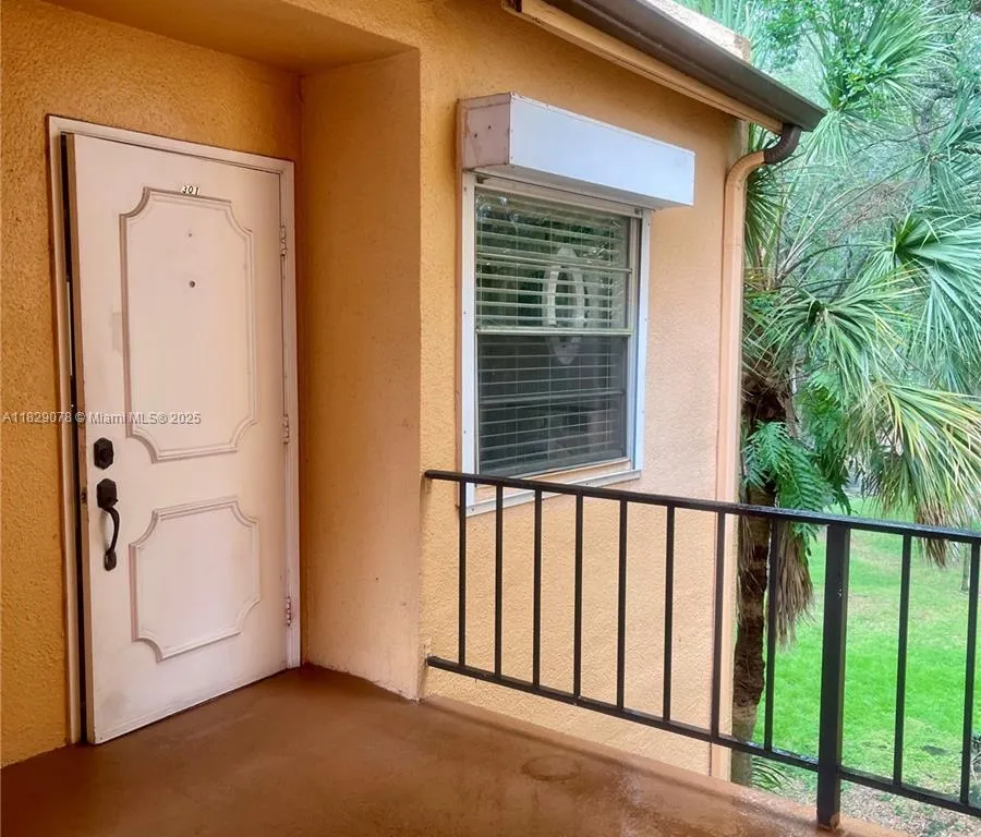 430 Commodore Dr # 301, Plantation FL 33325