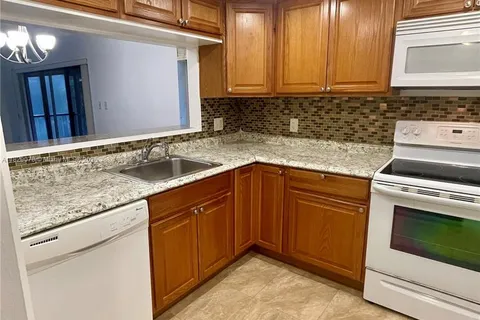 430 Commodore Dr # 301, Plantation FL 33325