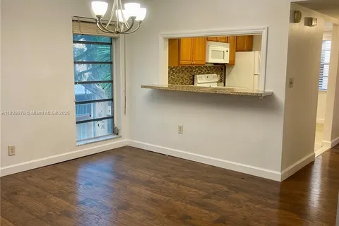 430 Commodore Dr # 301, Plantation FL 33325