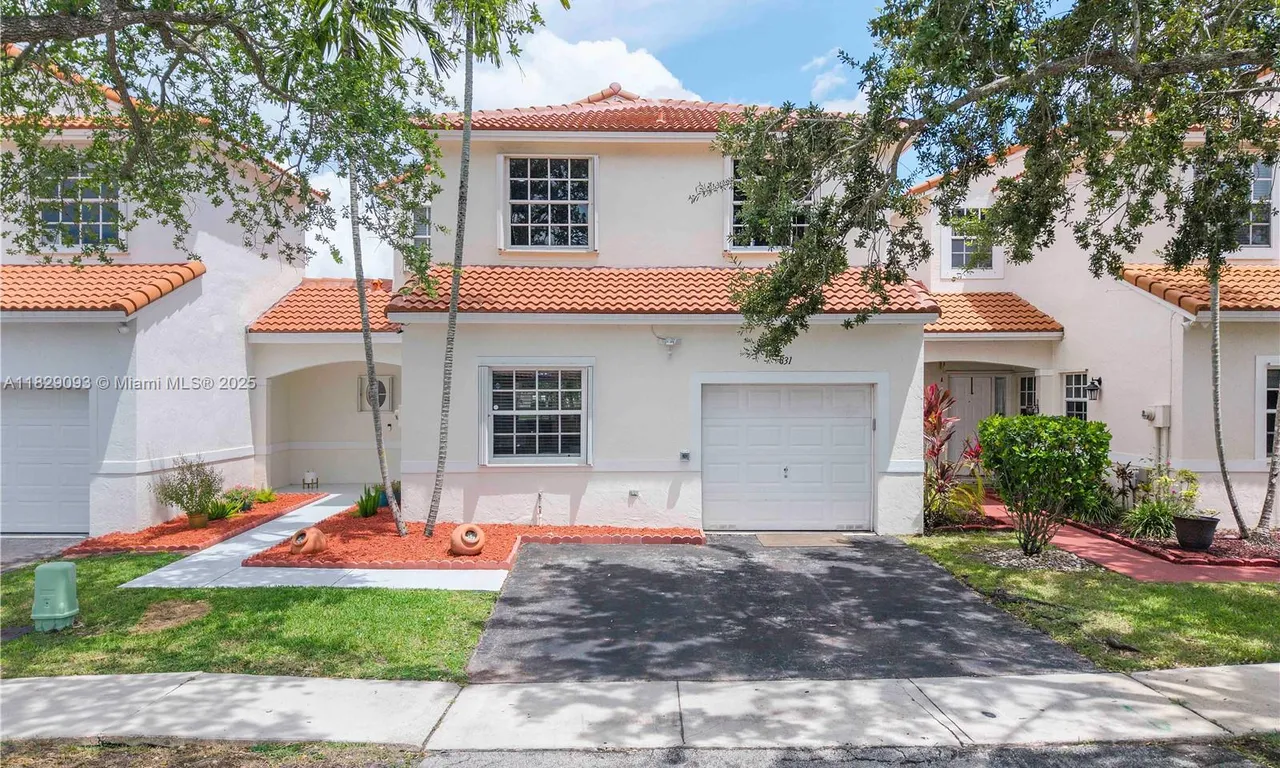 831 SW 178th Way, Pembroke Pines FL 33029