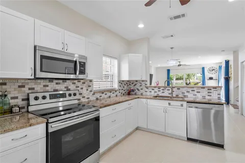 831 SW 178th Way, Pembroke Pines FL 33029