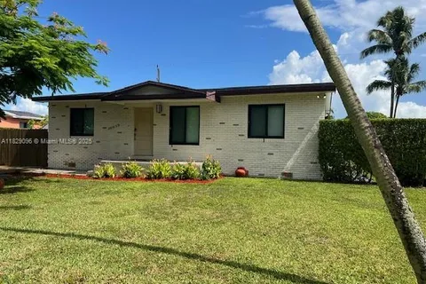 10035 Pan American Dr, Cutler Bay FL 33189