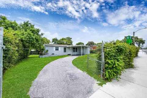 18005 NW 7th Ave, Miami Gardens FL 33169