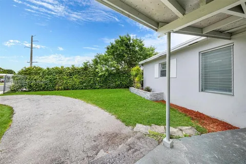 18005 NW 7th Ave, Miami Gardens FL 33169
