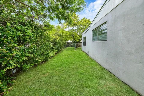 18005 NW 7th Ave, Miami Gardens FL 33169