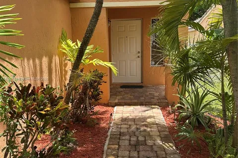 4025 Pine Ridge Ln # 4025, Weston FL 33331