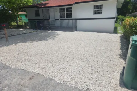 2251 NW 60th St, Miami FL 33142