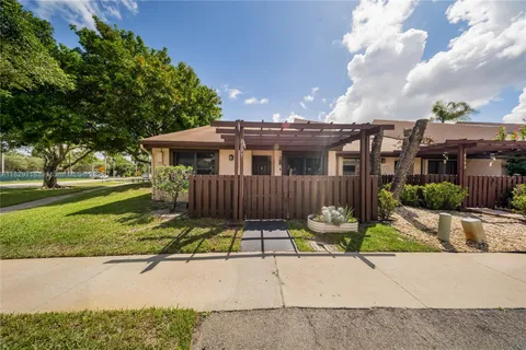 8397 NW 37th Pl, Sunrise FL 33351