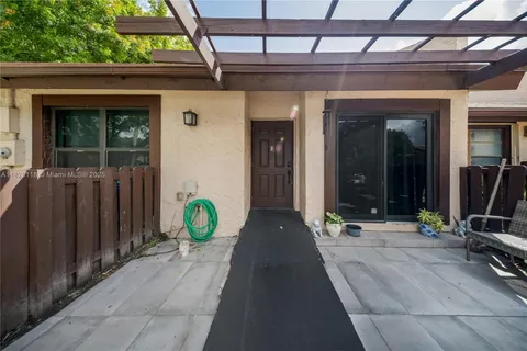 8397 NW 37th Pl, Sunrise FL 33351