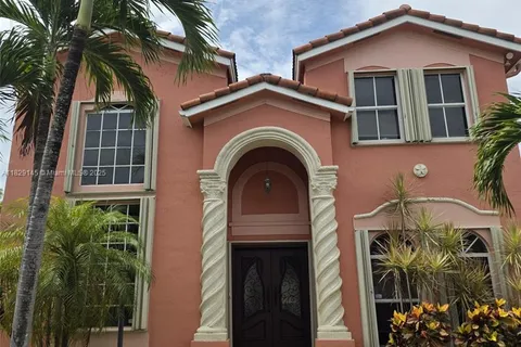 10878 NW 51st Ln, Doral FL 33178