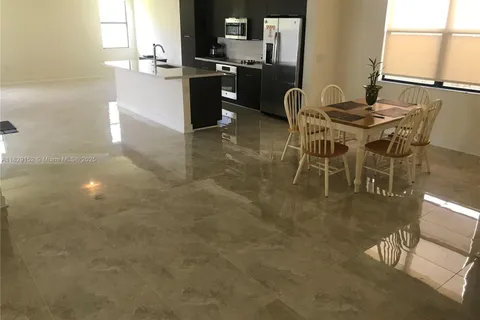 10348 NW 76th Ter, Doral FL 33178