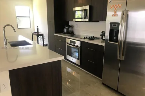 10348 NW 76th Ter, Doral FL 33178