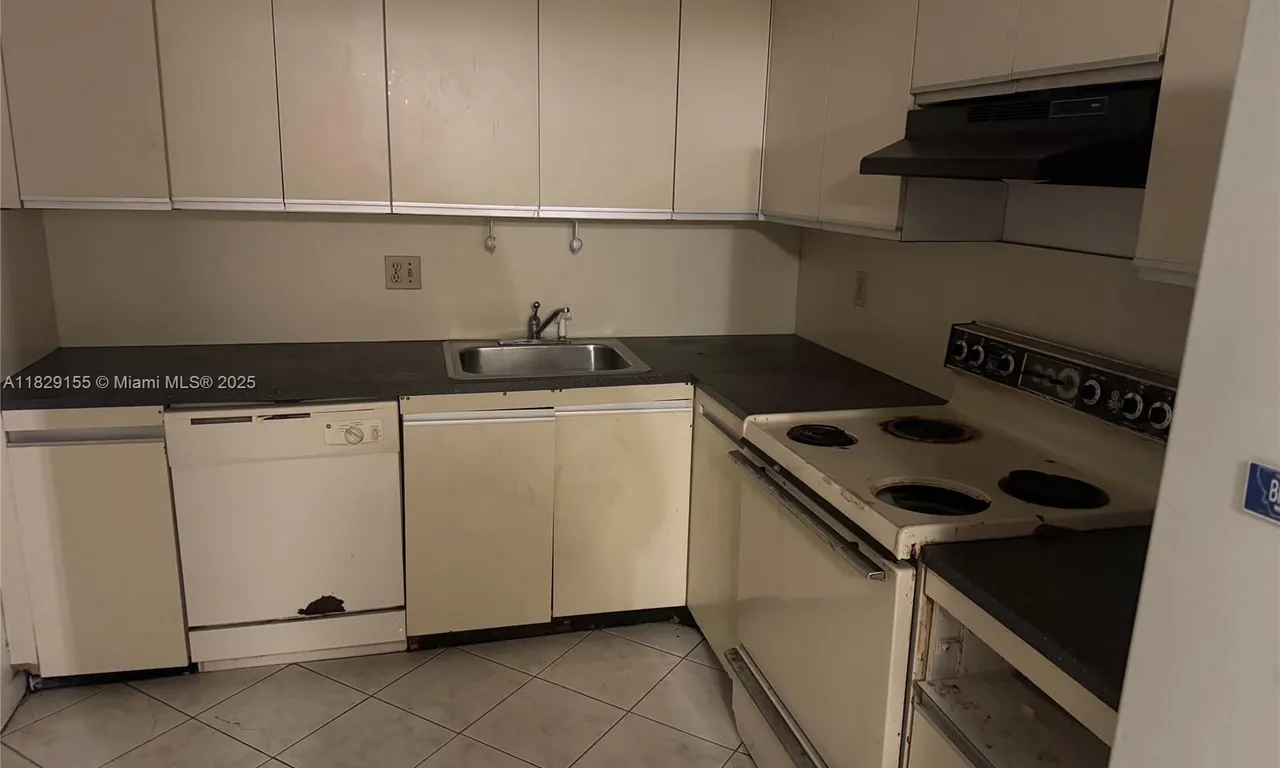 2500 Parkview Dr # 312, Hallandale Beach FL 33009