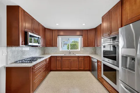 6201 SW 3rd St, Plantation FL 33317