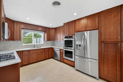 6201 SW 3rd St, Plantation FL 33317