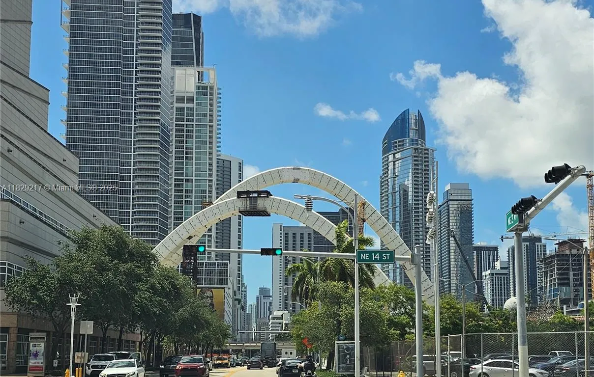 851 NE 1st Ave # 1408, Miami FL 33132
