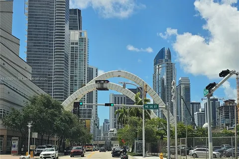 851 NE 1st Ave # 1408, Miami FL 33132