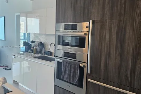 851 NE 1st Ave # 1408, Miami FL 33132