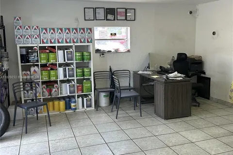 3634 NW 36th St, Miami FL 33142