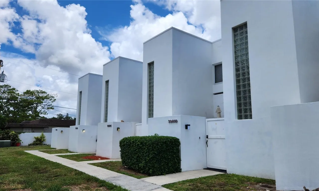 5060 Elmhurst Rd # B, West Palm Beach FL 33417