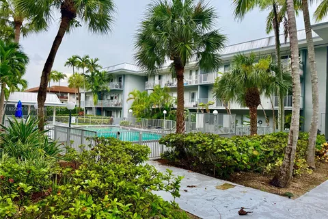 7401 SW 82nd St # 303S, Miami FL 33143