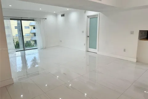 7401 SW 82nd St # 303S, Miami FL 33143