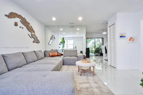 11137 SW 154th  CT # 11137, Miami FL 33196