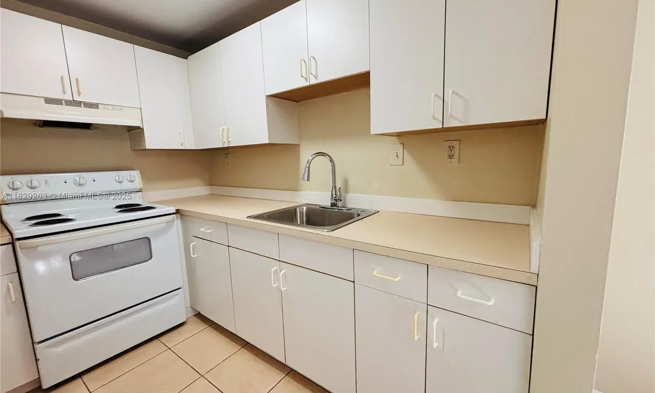 222 SW 9th St # 2, Dania Beach FL 33004