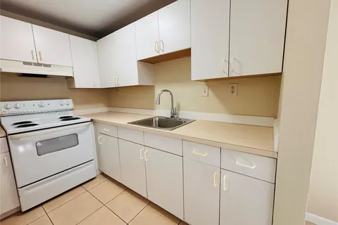222 SW 9th St # 2, Dania Beach FL 33004