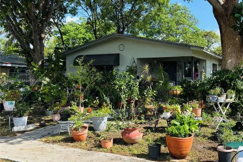 222 SW 9th St # 2, Dania Beach FL 33004