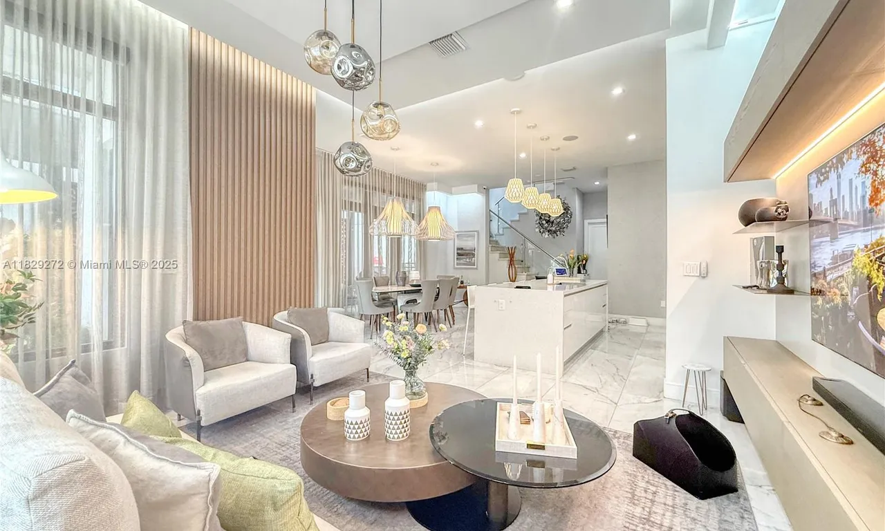 4761 NW NW 85 Ave, Doral FL 33166