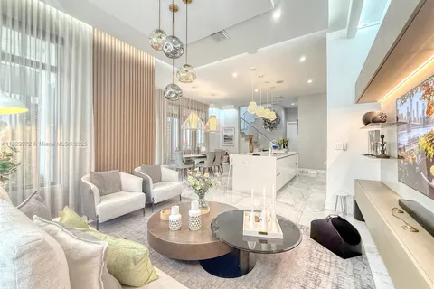 4761 NW NW 85 Ave, Doral FL 33166