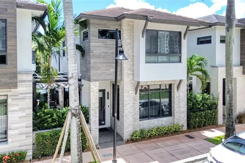 4761 NW NW 85 Ave, Doral FL 33166