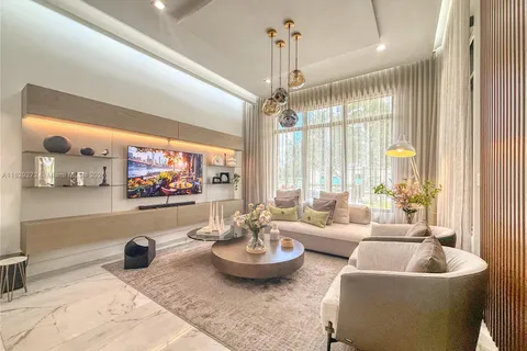 4761 NW NW 85 Ave, Doral FL 33166
