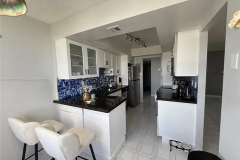 18011 Biscayne Blvd # 805, Aventura FL 33160