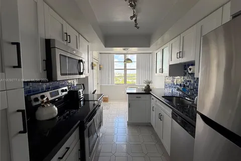 18011 Biscayne Blvd # 805, Aventura FL 33160