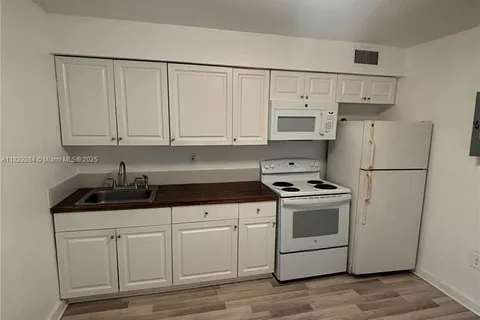 111 NW 152nd # 12, Miami FL 33169