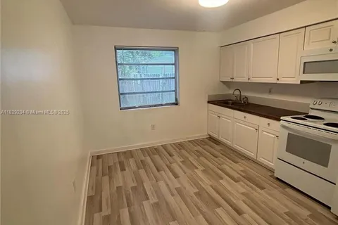 111 NW 152nd # 12, Miami FL 33169