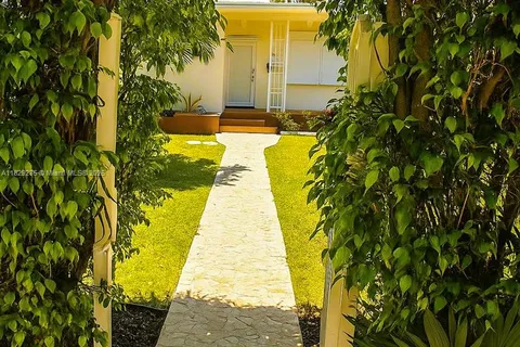 1325 Marseille Dr # 0, Miami Beach FL 33141