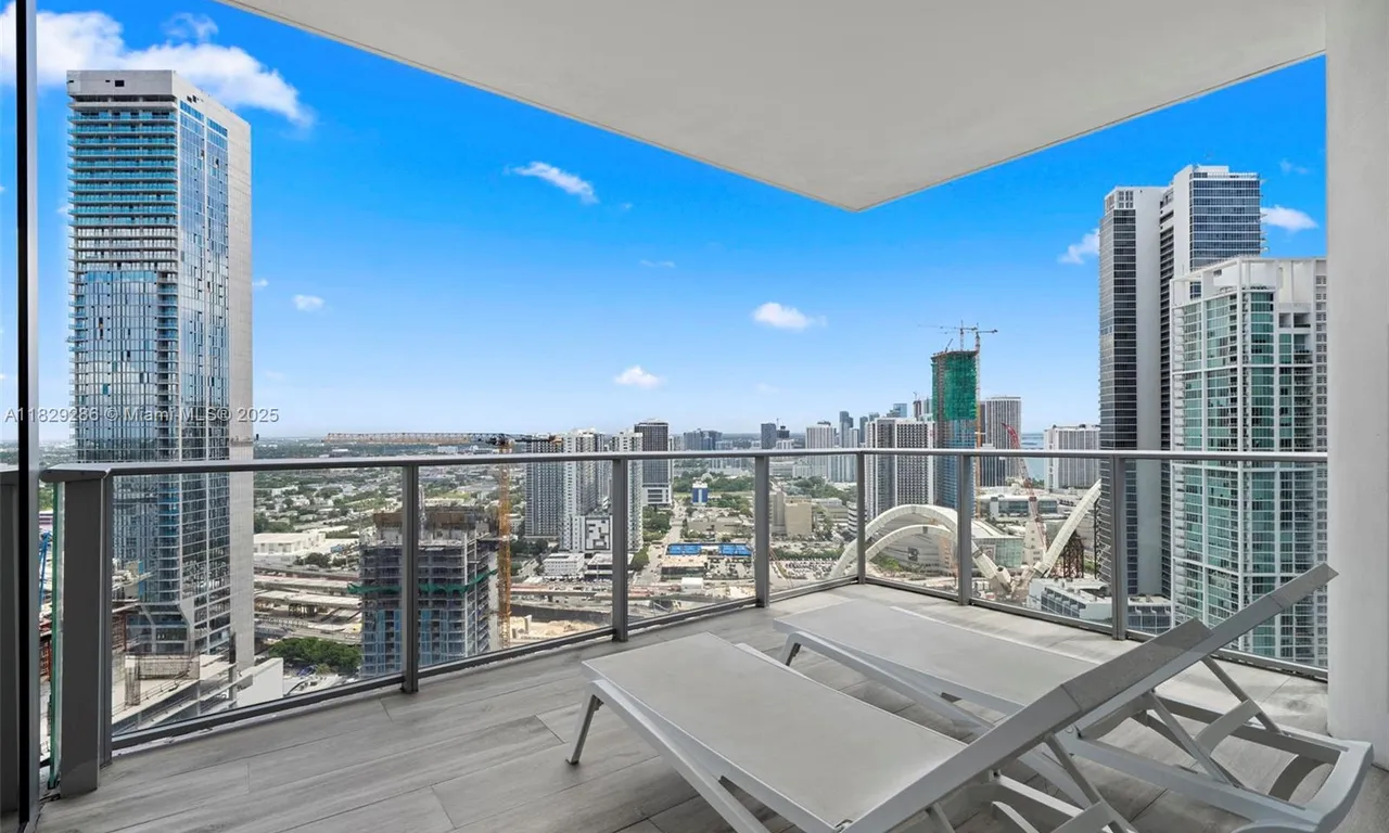 851 NE 1st Ave # 3201, Miami FL 33132