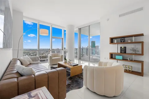 851 NE 1st Ave # 3201, Miami FL 33132