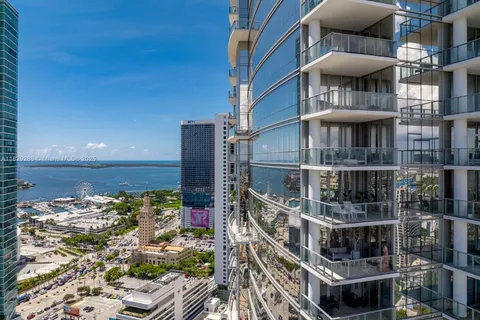 851 NE 1st Ave # 3201, Miami FL 33132
